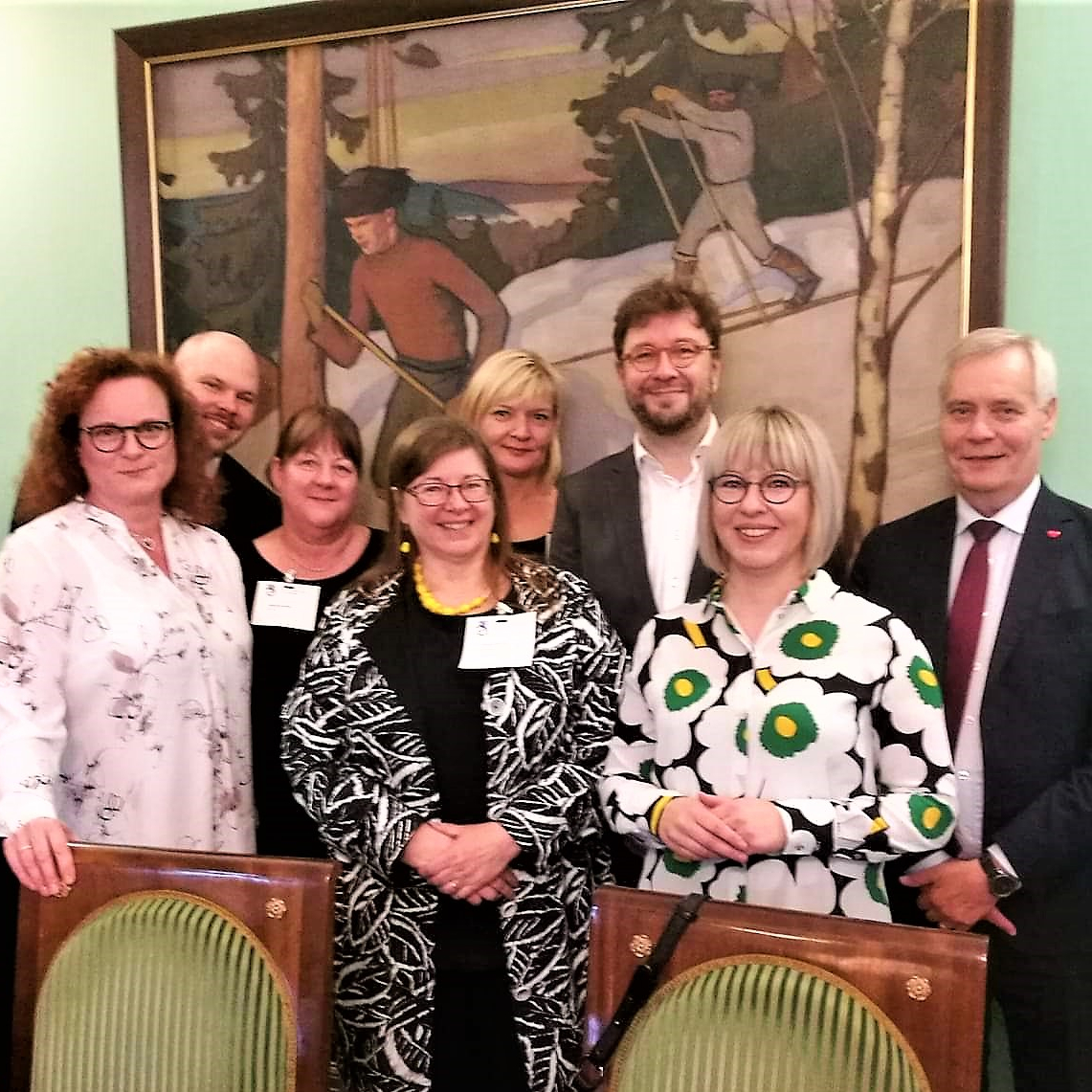 cropped-ministerivierailulla